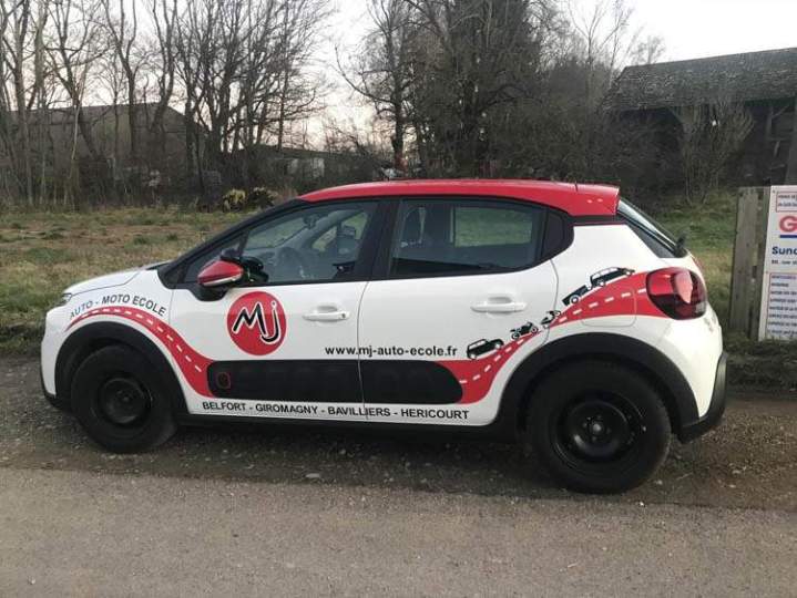 Véhicule auto-école moderne Belfort